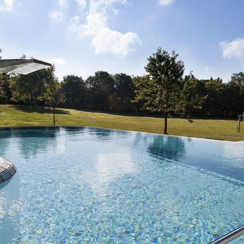 Schwimmbad Außenbereich_1