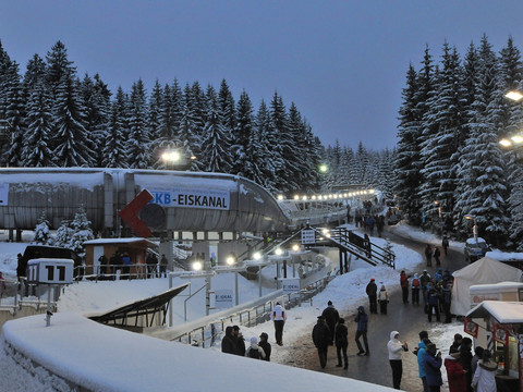 Rennschlitten- und Bobbahn