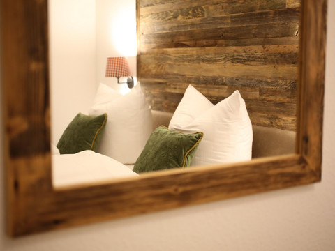 Deutscher-Kaiser-Oberwiesenthal-Spiegel-Kissen-©-F