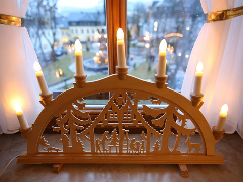 Deutscher-Kaiser-Oberwiesenthal-Schwibbogen-Blick-