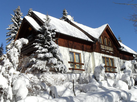 Ferienhaus "Keilbergblick", Südseite im Winter