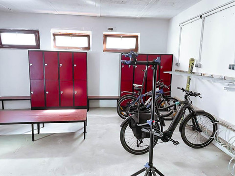 f000445d-528f-4d21-b6bc-53040b00ec66