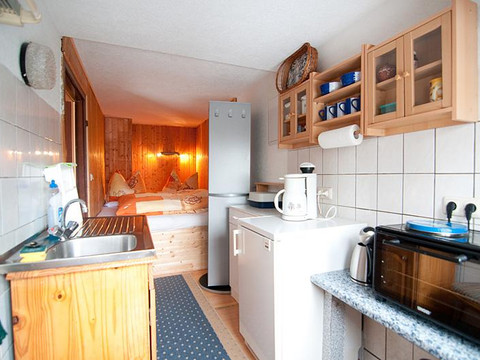 vorn die Küche, dahinter der Schlafbereich