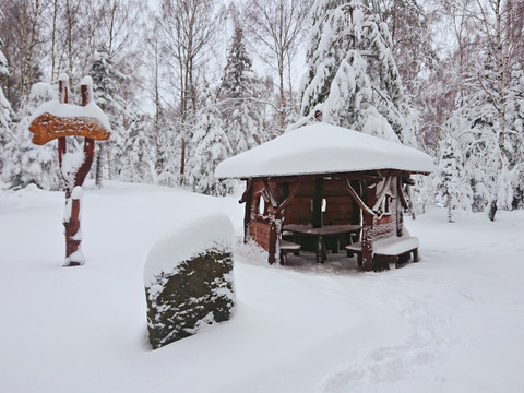 Unterstand auf dem Weg zum Schneeberg
