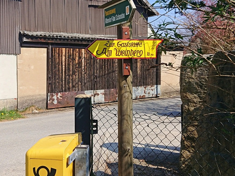 Wegweiser in Mittelndorf auf den Panoramaweg