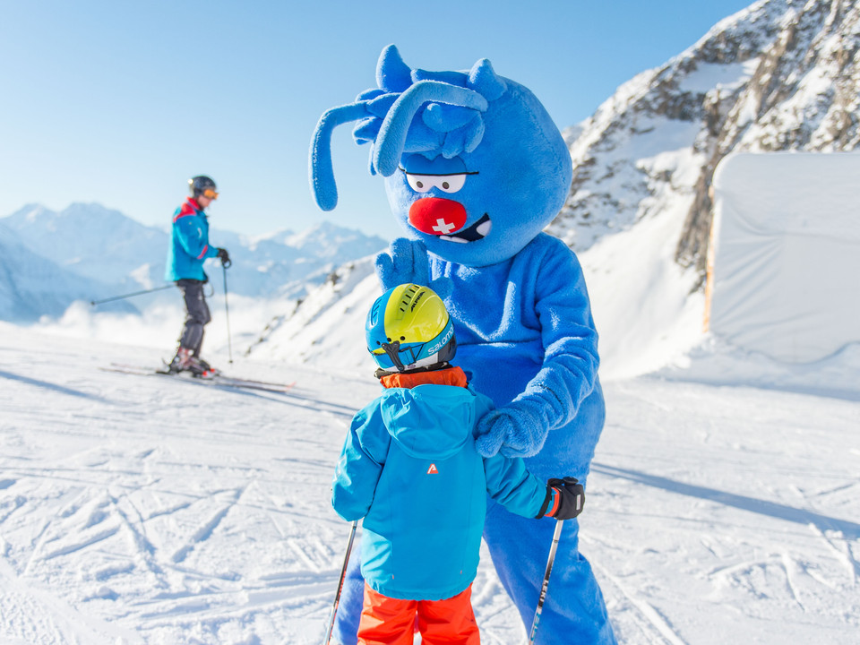 Family Fun Slope mit Gletschi auf der Fiescheralp in der Aletsch Arena Family Fun Slope mit Gletschi auf der Fiescheralp in der Aletsch Arena