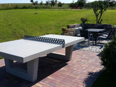 Ping Pong in einzigartiger Landschaft