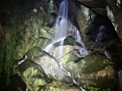 Lichtenhainer Wasserfall im Dunkeln