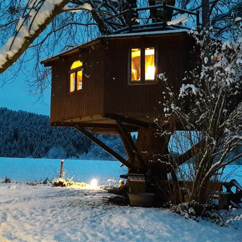 Baumhaus im WInter