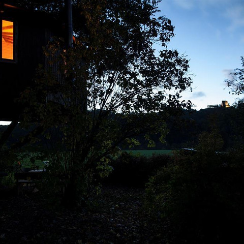 Baumhaus_Burg_beiNacht