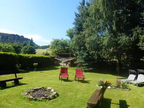 Pension Lachmann - Garten mit Liegewiese