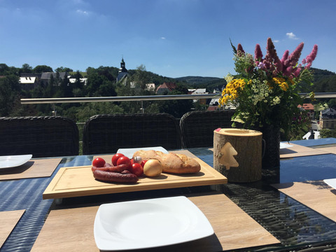 Ein Frühstück draußen genießen_1