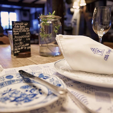 Gedeckter Tisch in der Gaststube