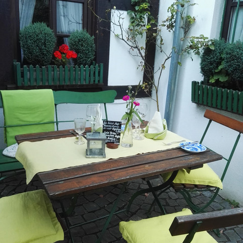 Urig im Freien schlemmen