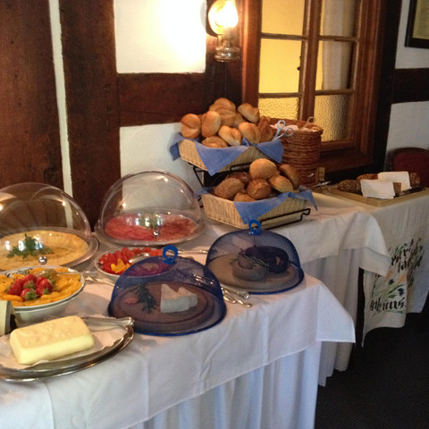 Regionaler Käse und Aufschnitt