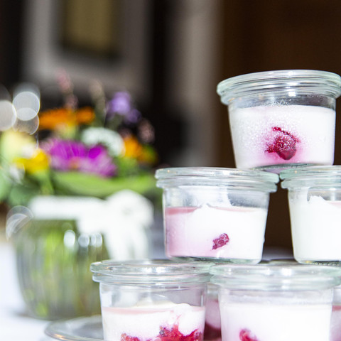 Joghurt mit frischen Himbeeren