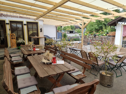 Biergarten Wamperling Erlebnisbrauerei.jpg Biergarten Wamperling Erlebnisbrauerei