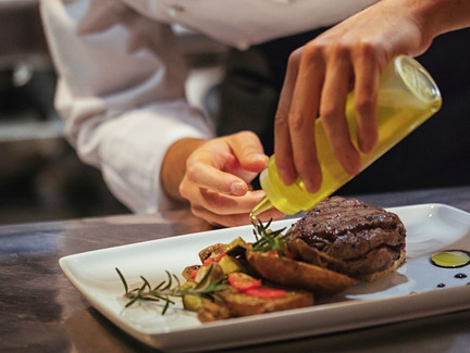 Essen im kroatischen Restaurant Lilium.jpg Essen im kroatischen Restaurant Lilium