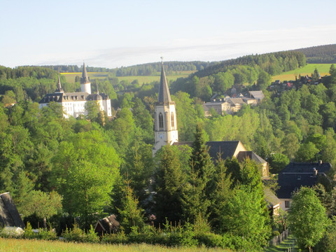 Blick auf Neuhausen vom Kammweg