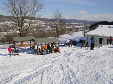 Talstation mit Skihütte