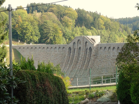 Staumauer Talsperre Klingenberg