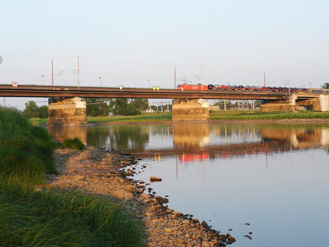 Eisenbahnbrücke über die Elbe in Dresden-Niederwartha