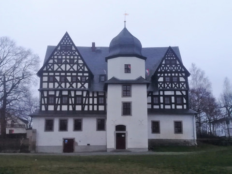 Herbststimmung am Treuener Schloss