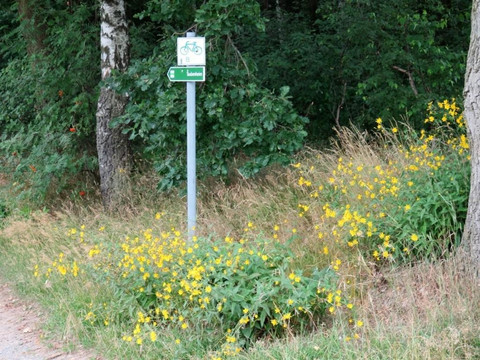 Hinweisschild am Wegesrand