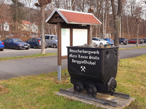 Start des Stadtrundganges am Parkplatz an der Talsperre, gegenüber des Besucherbergwerkes