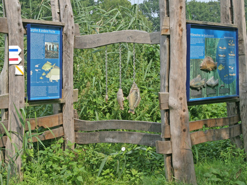 Infotafel am Wegesrand