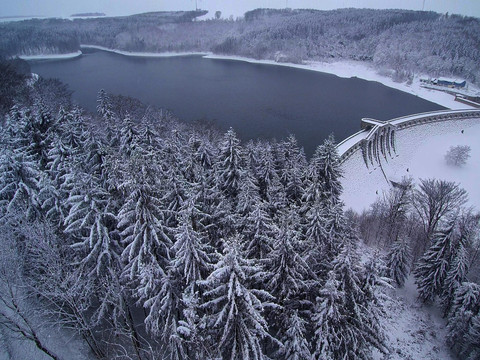 Talsperre Klingenberg im Schnee