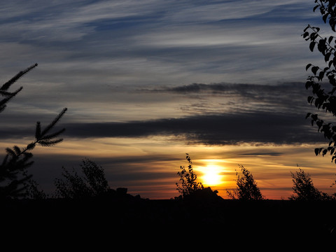 Sonnenaufgang über den Rocky Mountains im Forstgarten