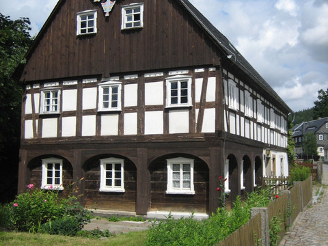 sehr ursprüngliches Umgebindehaus in Schönberg mit Schützen-Adler
