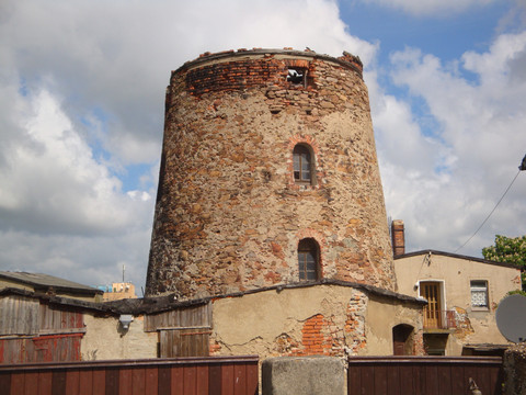 Windmühlen-Turmstumpf am Osterblumenweg in Dehnitz