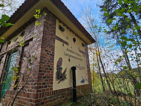 Waldquellenrundweg Langenwolschendorf - Artenschutzhaus
