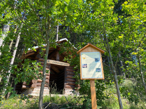 Bienenlehrpfad und Wanderschutzhütte Jahnsgrün am Oberhartmannsdorfer Rundweg