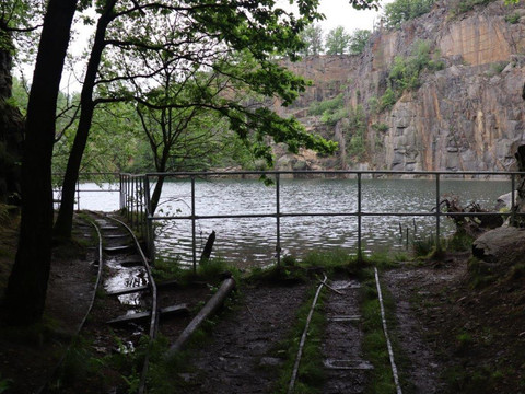 Granitbrüche und ehemalige Grubenbahn in Königshain