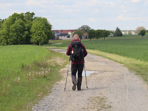 Pilger auf derm Weg zwischen Panschwitz Kuckau und Wendisch Baseltz