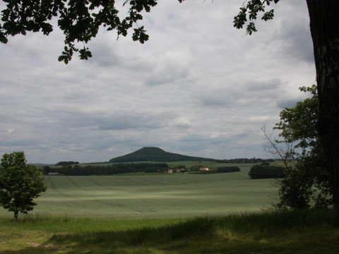 Blick vom Fuße des Kreuzberg Richtung Landeskrone