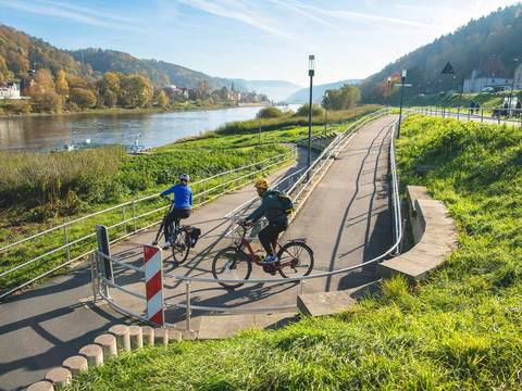 Zufahrt zum Elberadweg am Nationalparkbahnhof in Bad Schandau