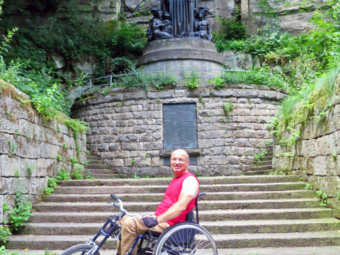 Am Richard-Wagner-Denkmal von Richard Guhr im Liebethaler Grund