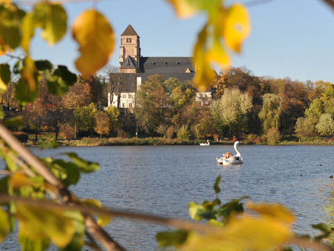Blick vom Schloßteich auf die Schloßkirche