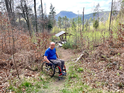 Blick zur Festung Königstein mit dem im Rolli nicht zugänglichen Rastplatz
