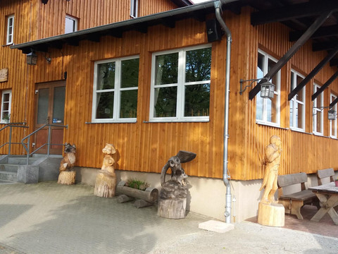 Alles Holz, typisch für den Baudenstil