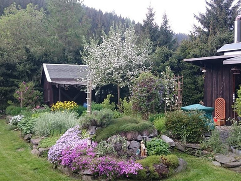 Garten mit Grillplatz