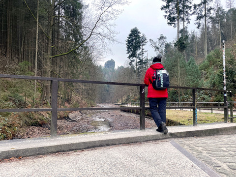 Blick vom oberen Ende des Amselsees zum Klettergipfel Talwächter