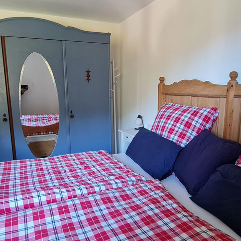 Doppelbett im Schlafzimmer