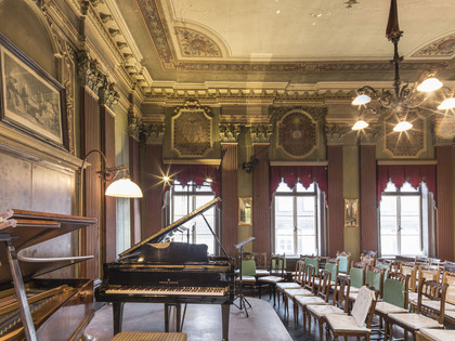 WF-Prinzenpalais-Konzertsaal.jpg Historischer Konzertsaal mit Flügel