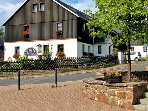 Haus Außenansicht im Sommer