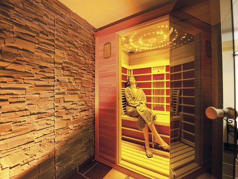 Wellness-Infrarot-Kabine mit Musik